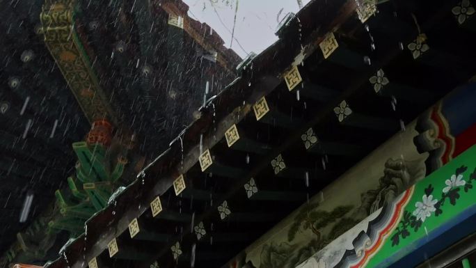 雨天中式建筑屋檐雨滴古风意境