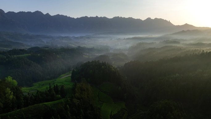 航拍山区村庄田野晨雾4K