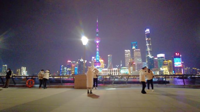 上海外滩游客人流夜景视频素材94