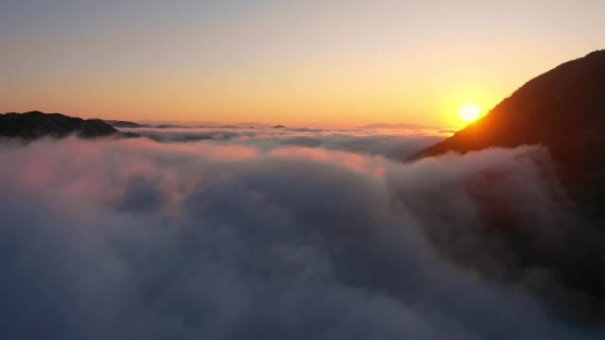 夕阳山迷人景观的鸟瞰图