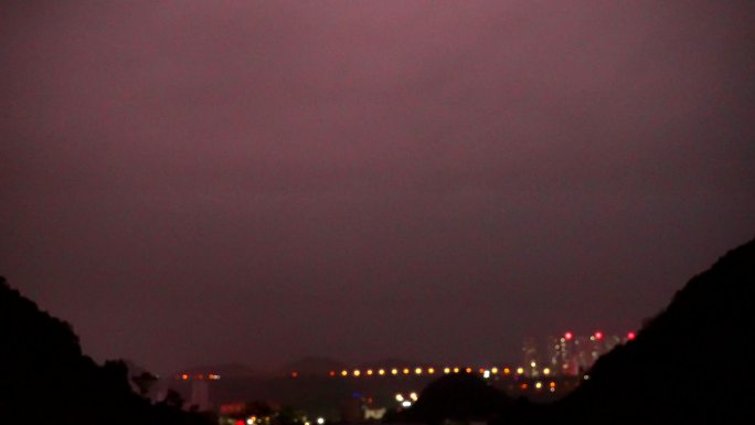 4k实拍城市打雷闪电暴雨夜累雨夜闪火花光