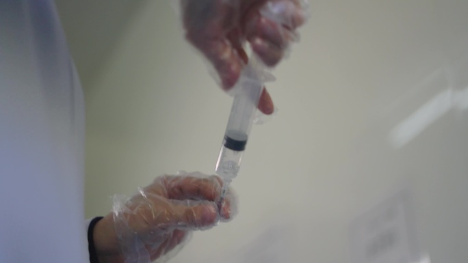 医生换药配药患者点滴