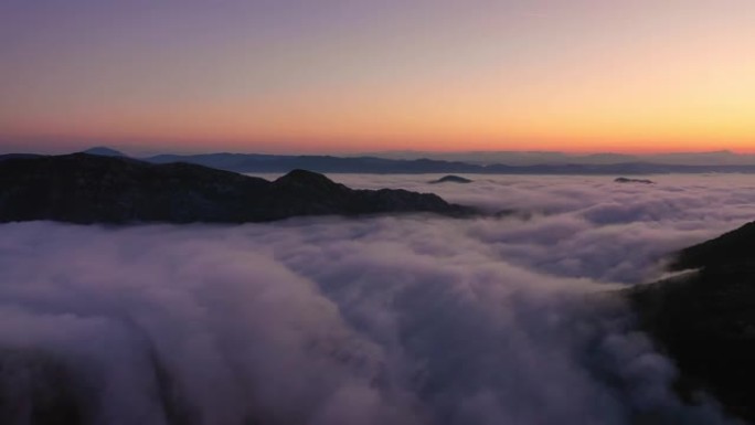 夕阳山迷人景观的鸟瞰图