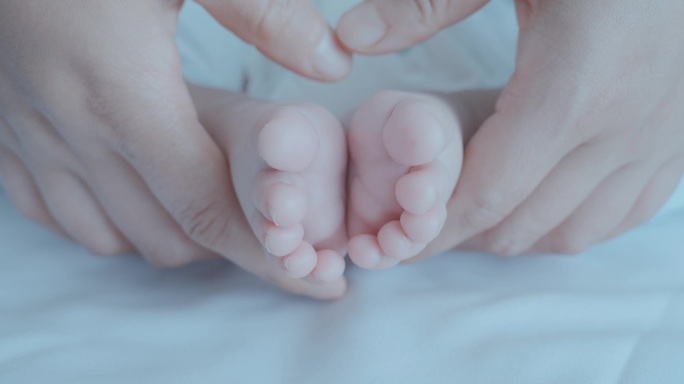 婴儿小脚 爱心 呵护儿童成长