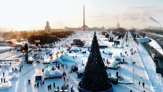 新年的莫斯科，带滑梯，圣诞树的冰城景色