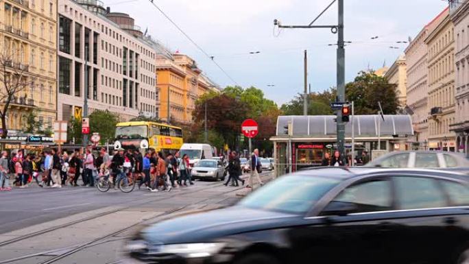 维也纳主要街道上的十字路口。奥地利。