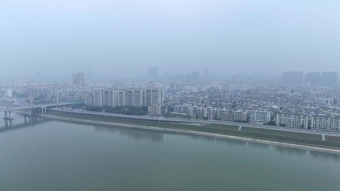 航拍能见度低下的广东肇庆市阅江大桥