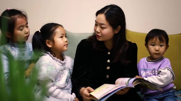 六一儿童节关爱儿童陪伴伙伴成长给孩子读书
