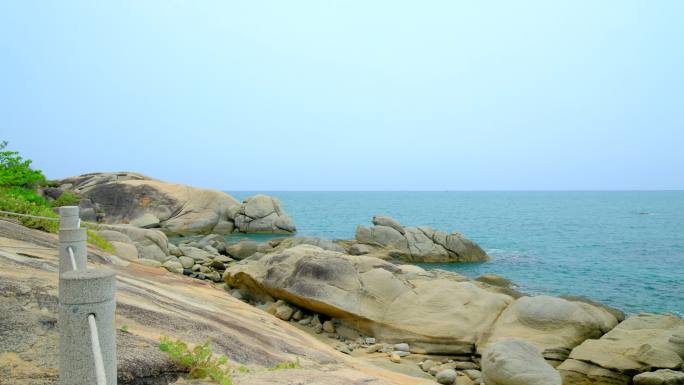 海浪拍打礁石岩石 波涛汹涌 海边浪花