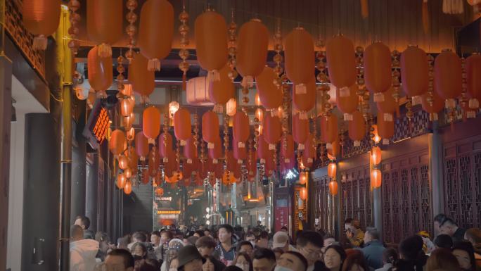 春节古镇街头年味氛围