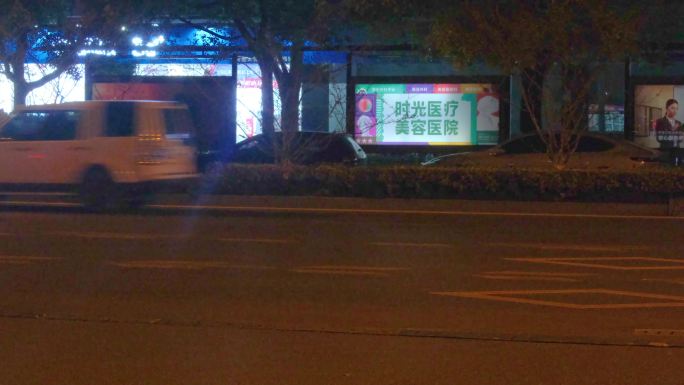 杭州城市夜晚街头汽车车流人流视频素材