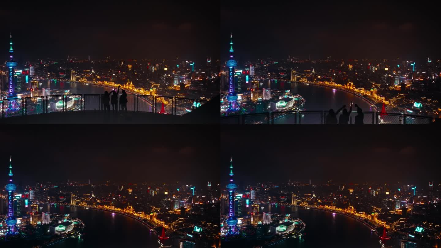 上海年轻人 俯瞰外滩夜景