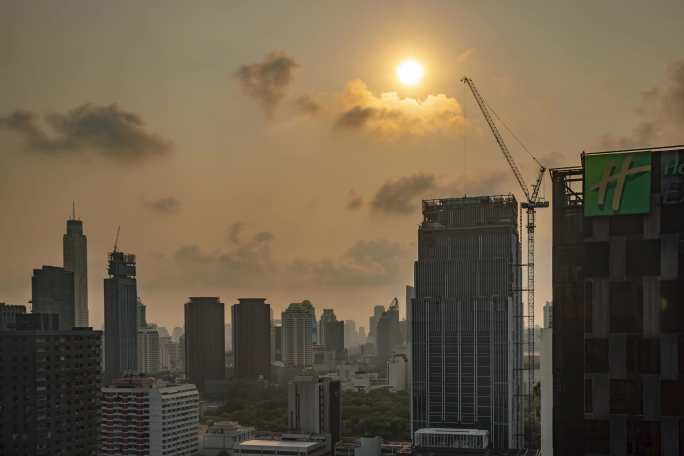 泰国曼谷早晨 太阳高照 城市景观