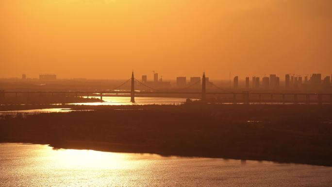 中国哈尔滨阳明滩大桥日落夕阳风光