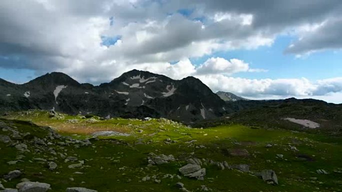 保加利亚皮林山Kamenitsa峰令人惊叹的延时。