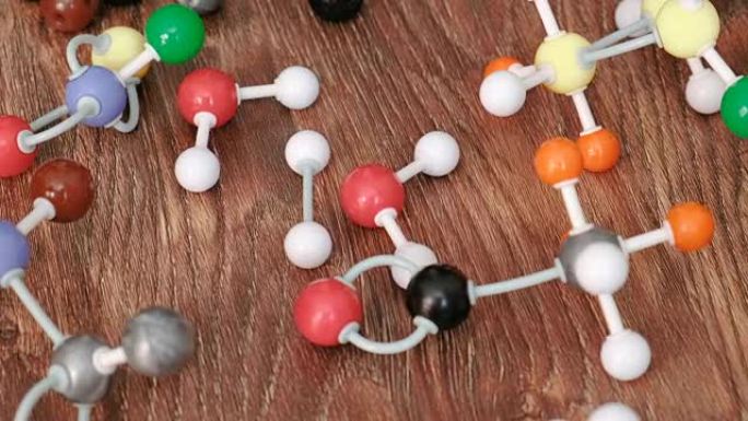 来自塑料构造函数的分子模型。