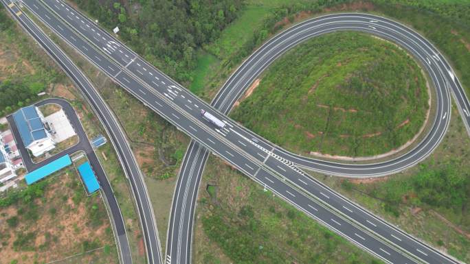 俯瞰航拍高速公路