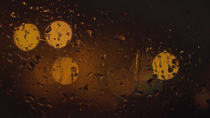 夜晚 车窗雨滴