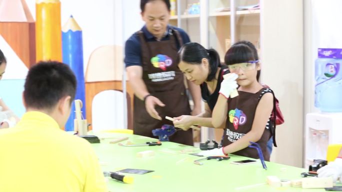 小朋友手工作业