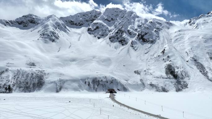 嘎隆拉雪山冰川航拍扎墨公路嘎隆拉隧道3