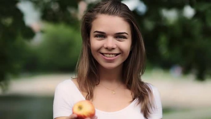 快乐的女孩吃红苹果-肖像-高清视频