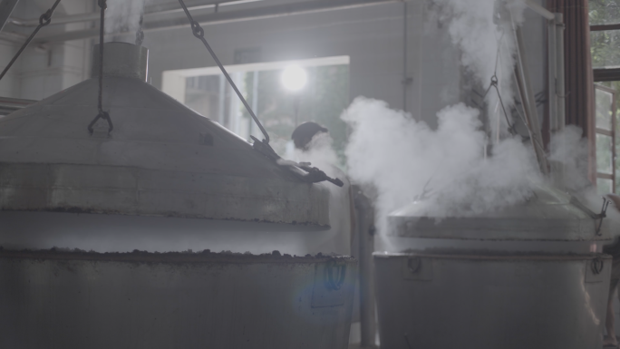 白酒茅台酿酒蒸煮蒸馏酱香工艺酿造