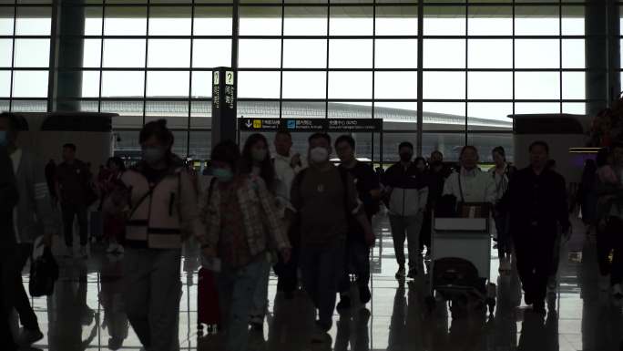 机场车站人流脚步特写步伐匆忙人来人往剪影