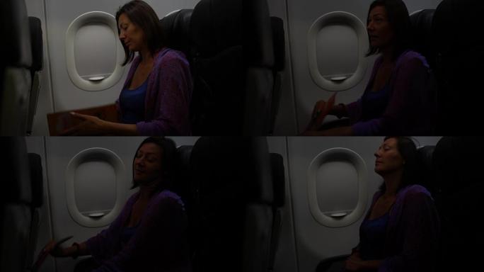 一个女人在飞机上看杂志
