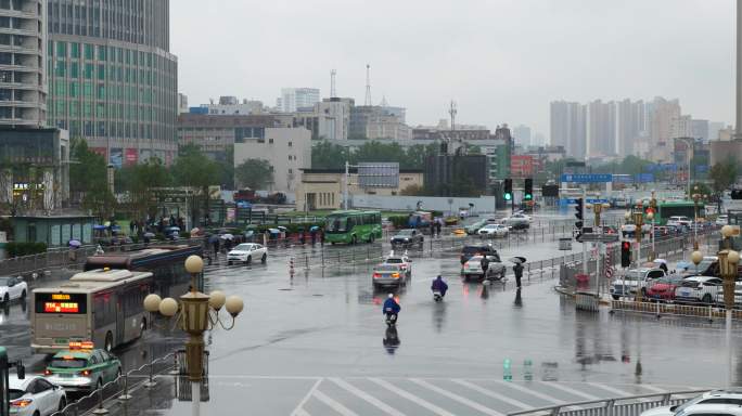 郑州二七广场下雨天4K