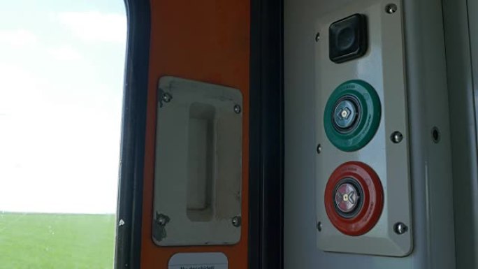 解锁车门列车按钮