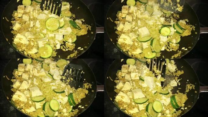 慢动作在锅里煮豆腐，胡瓜和米饭