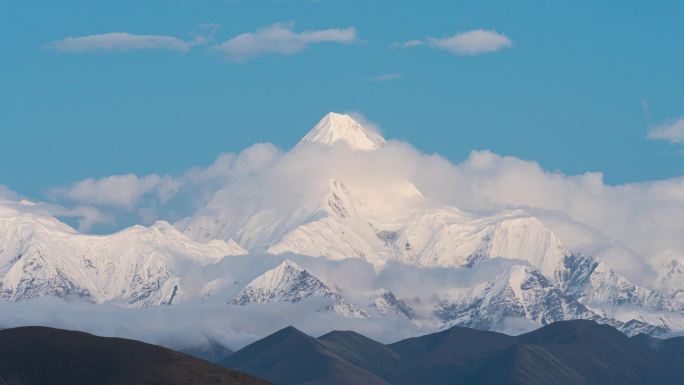 雪后的蓝调贡嘎雪山延时摄影