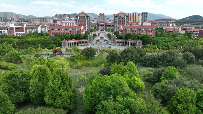 航拍云南民族大学