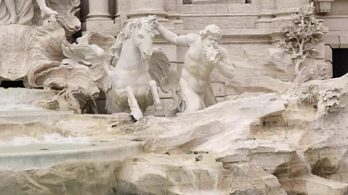 罗马的特莱维喷泉马和特里顿雕像的特写