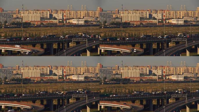 在汽车道路上，交通拥堵，在下一个轨道上，交通是免费的