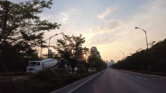 夕阳西下城市街景