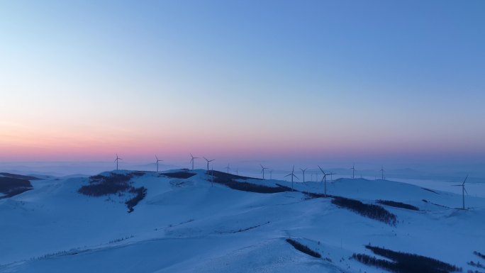 内蒙古雪原山岭风力发电场