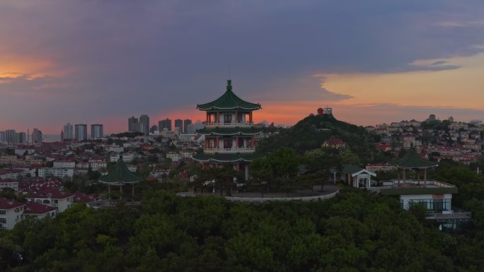 航拍青岛小鱼山老城区日落