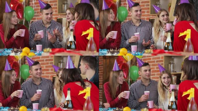 微笑的人在美妙的生日庆祝活动中喝香槟，在周末共度美好时光，在美丽的工作室公寓里慢动作