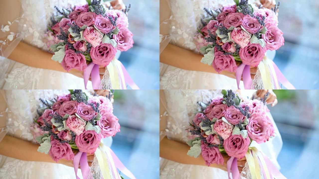 新娘的近距离手持婚礼白色花束。