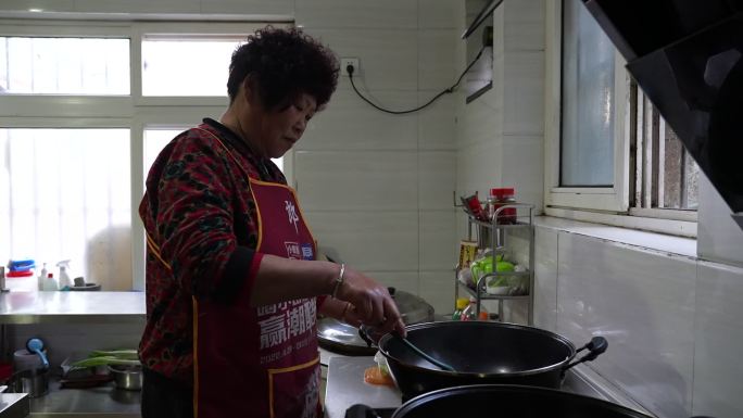 妈妈做饭 包饺子 鲅鱼饺子 农妇做饭