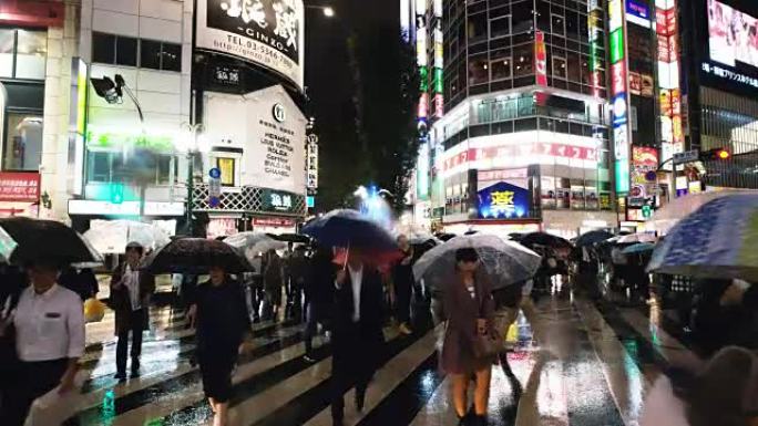 雨夜歌舞伎町的街景