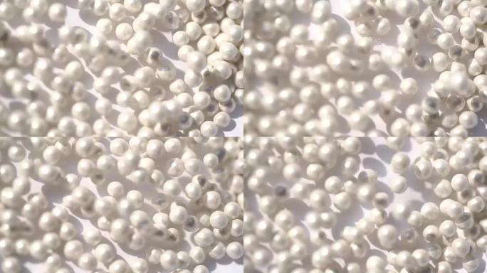 白色背景上的白色球