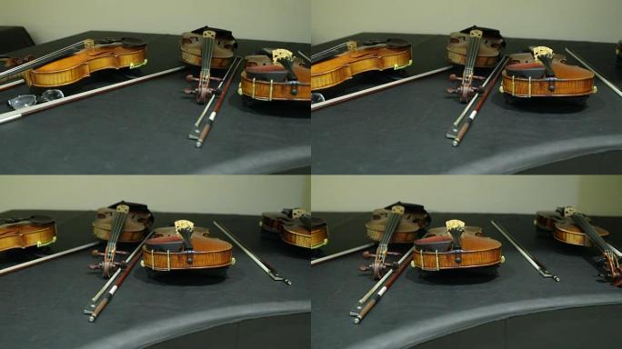 音乐会前几把小提琴在钢琴上的镜头，