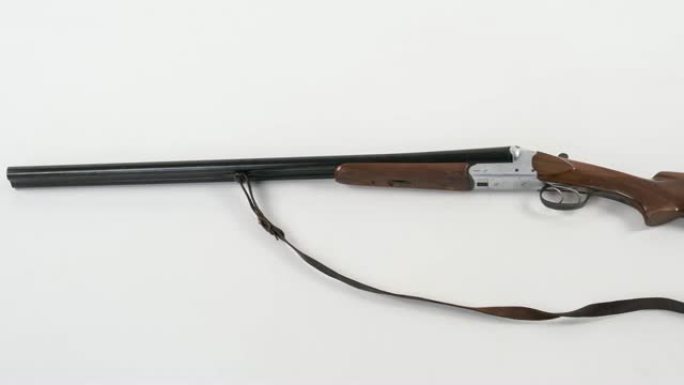 老式棕色和金属猎枪