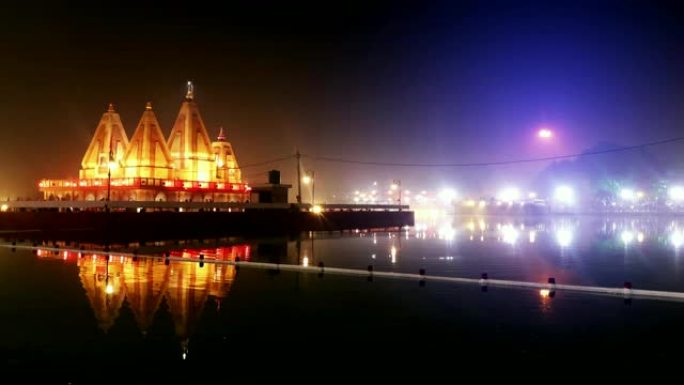国际吉塔节期间夜间照明的寺庙