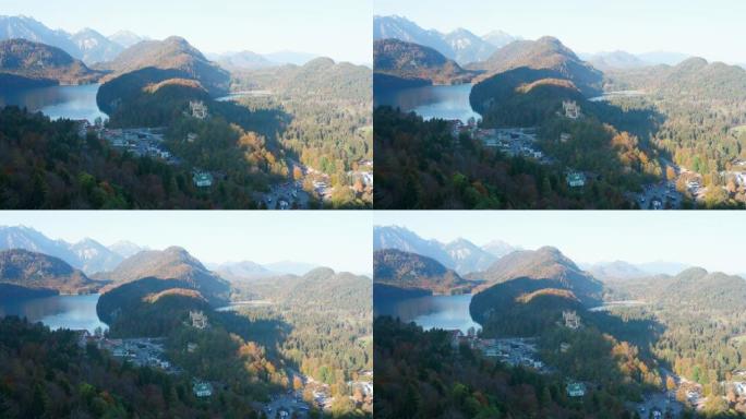 顶视图阿尔卑斯湖美丽的全景。它位于德国巴伐利亚州施旺高的新天鹅堡和Hohenschwangau城堡附