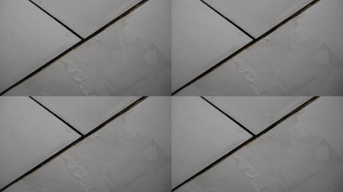 漏水损坏的天花板