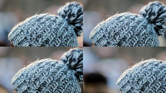 绒球帽，在寒冷的户外戴绒球帽的人的特写