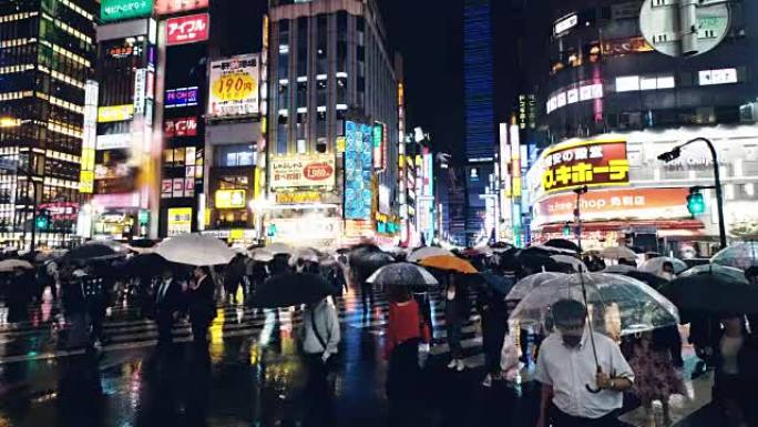 雨夜歌舞伎町的街景